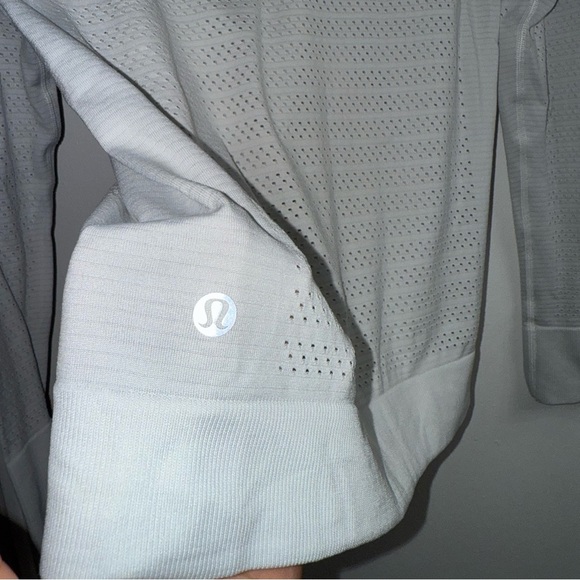 Lululemon Swiftly Breathe Long Sleeve Squad size 4 - Picture 9 of 9